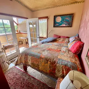 Bed & Breakfast Artsy On Organic Farm, Naalehu